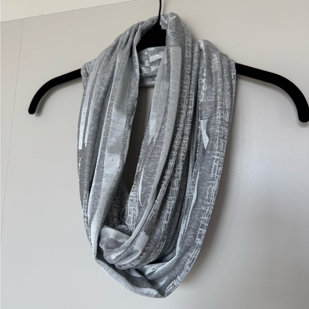 Stylish Sholdit Gray/Silver Infinity Scarf